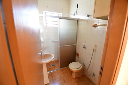 Casa para alugar com 173m², 3 quartos e 2 vagasBanheiro