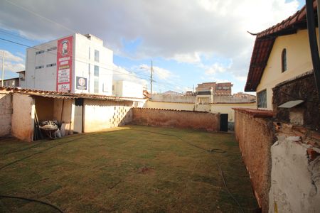 Casa à venda com 374m², 2 quartos e 1 vagaQuintal