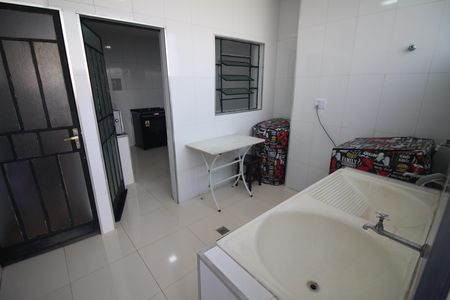 Casa à venda com 374m², 2 quartos e 1 vagaÁrea de Serviço