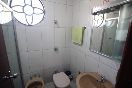 Casa à venda com 374m², 2 quartos e 1 vagaBanheiro