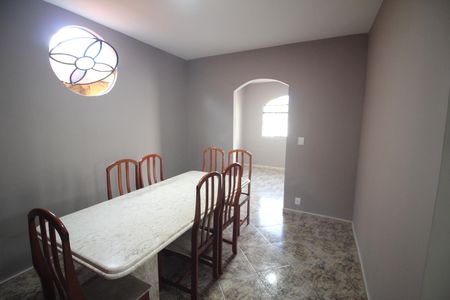 Casa à venda com 374m², 2 quartos e 1 vagaSala
