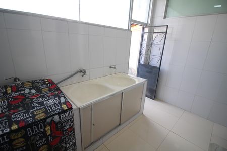 Casa à venda com 374m², 2 quartos e 1 vagaÁrea de Serviço