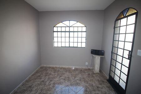 Casa à venda com 374m², 2 quartos e 1 vagaSala