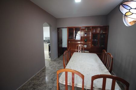Sala de casa à venda com 2 quartos, 374m² em Milionários, Belo Horizonte