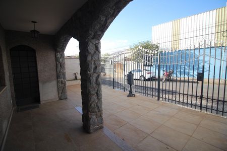 Casa à venda com 374m², 2 quartos e 1 vagaQuintal