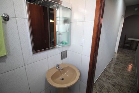 Casa à venda com 374m², 2 quartos e 1 vagaBanheiro