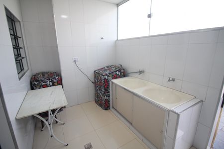 Casa à venda com 374m², 2 quartos e 1 vagaÁrea de Serviço