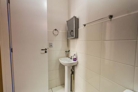 Banheiro de apartamento para alugar com 2 quartos, 44m² em Estoril, Belo Horizonte