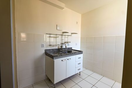 Cozinha de apartamento para alugar com 2 quartos, 44m² em Estoril, Belo Horizonte