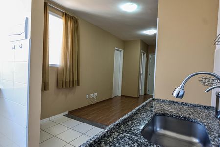 Cozinha de apartamento para alugar com 2 quartos, 44m² em Estoril, Belo Horizonte