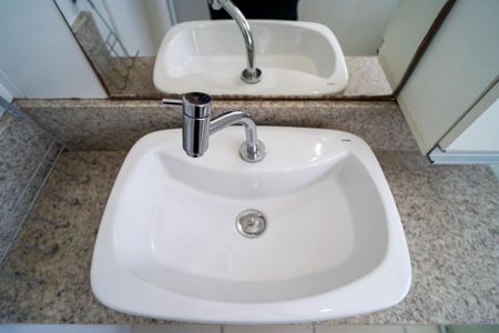 Apartamento para alugar com 54m², 2 quartos e 1 vaga Apartamento para alugar com 54m², 2 quartos e 1 vagaBanheiro