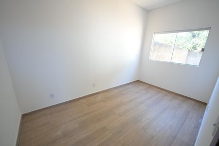 Casa à venda com 84m², 3 quartos e 2 vagas