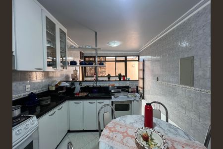 Casa para alugar com 514m², 7 quartos e 4 vagas Casa para alugar com 514m², 7 quartos e 4 vagasCozinha