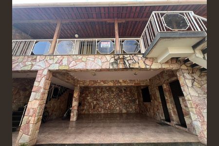 Casa para alugar com 514m², 7 quartos e 4 vagas Casa para alugar com 514m², 7 quartos e 4 vagasFachada