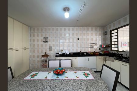Casa para alugar com 514m², 7 quartos e 4 vagas Casa para alugar com 514m², 7 quartos e 4 vagasCozinha 2