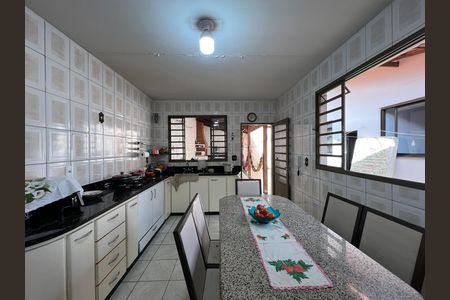 Casa para alugar com 514m², 7 quartos e 4 vagas Casa para alugar com 514m², 7 quartos e 4 vagasCozinha 2