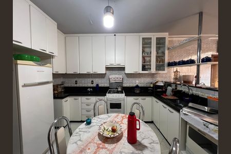Casa para alugar com 514m², 7 quartos e 4 vagas Casa para alugar com 514m², 7 quartos e 4 vagasCozinha