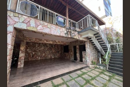 Casa para alugar com 514m², 7 quartos e 4 vagas Casa para alugar com 514m², 7 quartos e 4 vagasFachada