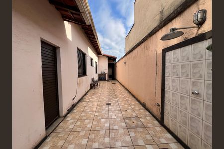 Casa para alugar com 514m², 7 quartos e 4 vagas Casa para alugar com 514m², 7 quartos e 4 vagasCorredor