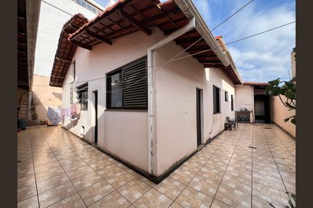 Casa para alugar com 514m², 7 quartos e 4 vagas Casa para alugar com 514m², 7 quartos e 4 vagasQuintal
