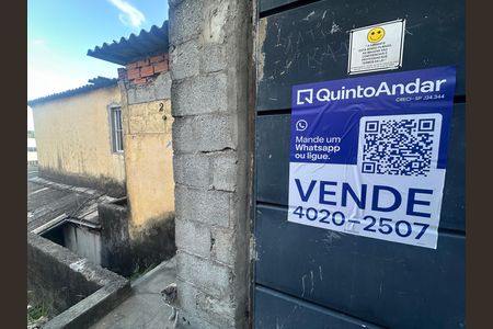 Casa à venda com 280m², 2 quartos e 2 vagas Casa à venda com 280m², 2 quartos e 2 vagasFachada