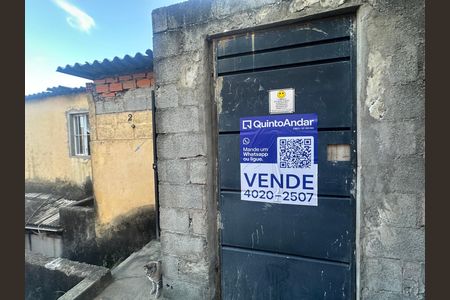Casa à venda com 280m², 2 quartos e 2 vagas Casa à venda com 280m², 2 quartos e 2 vagasFachada