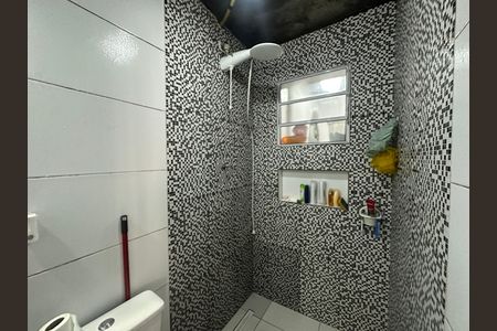 Casa à venda com 280m², 2 quartos e 2 vagas Casa à venda com 280m², 2 quartos e 2 vagasBanheiro