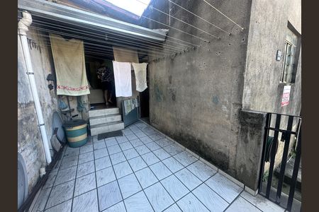 Casa à venda com 280m², 2 quartos e 2 vagas Casa à venda com 280m², 2 quartos e 2 vagasVaranda