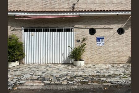Casa para alugar com 80m², 2 quartos e 1 vagaFachada + placa