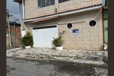 Fachada + placa de casa para alugar com 2 quartos, 80m² em Guadalupe, Rio de Janeiro