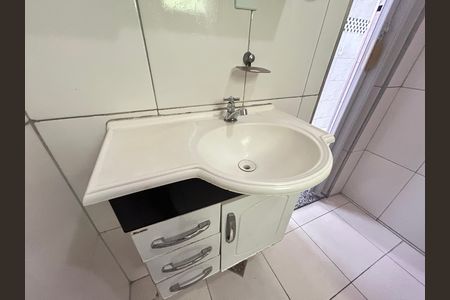 Banheiro de casa para alugar com 2 quartos, 80m² em Guadalupe, Rio de Janeiro