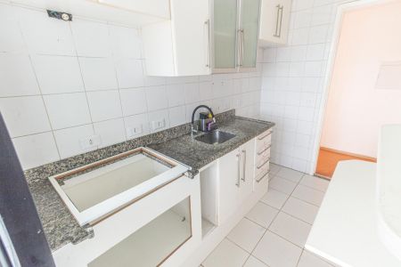 Cozinha de apartamento para alugar com 2 quartos, 55m² em Vila Bertioga, São Paulo