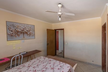 Casa à venda com 600m², 5 quartos e 2 vagas Casa à venda com 600m², 5 quartos e 2 vagasSuite 1