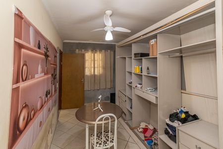 Casa à venda com 600m², 5 quartos e 2 vagas Casa à venda com 600m², 5 quartos e 2 vagasQuarto 2