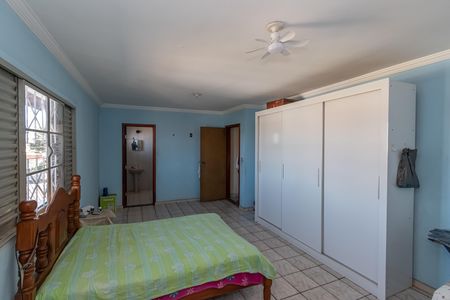 Casa à venda com 600m², 5 quartos e 2 vagas Casa à venda com 600m², 5 quartos e 2 vagasSuite 2