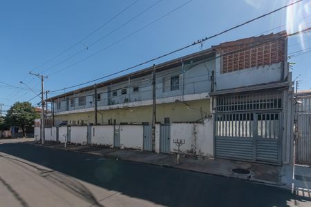 Casa à venda com 600m², 5 quartos e 2 vagas Casa à venda com 600m², 5 quartos e 2 vagasFachada