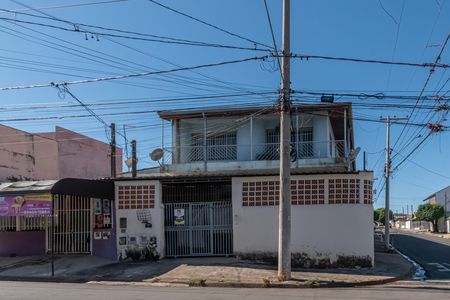 Casa à venda com 600m², 5 quartos e 2 vagas Casa à venda com 600m², 5 quartos e 2 vagasFachada