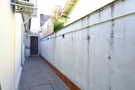 Casa à venda com 265m², 8 quartos e 3 vagasCorredor externo