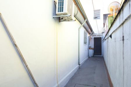 Casa à venda com 265m², 8 quartos e 3 vagasCorredor externo