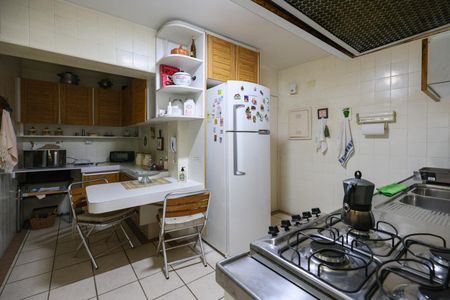 Apartamento para alugar com 105m², 2 quartos e 2 vagas Apartamento para alugar com 105m², 2 quartos e 2 vagasCozinha