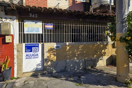 Fachada + placa de casa para alugar com 2 quartos, 120m² em Porto Novo, São Gonçalo