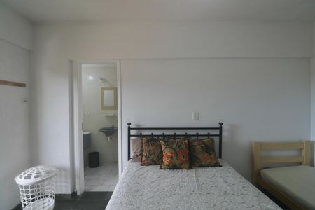 Suíte de apartamento para alugar com 2 quartos, 97m² em Jardim Las Palmas, Guarujá