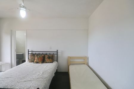 Suíte de apartamento para alugar com 2 quartos, 97m² em Jardim Las Palmas, Guarujá
