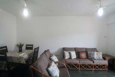 Sala de apartamento para alugar com 2 quartos, 97m² em Jardim Las Palmas, Guarujá