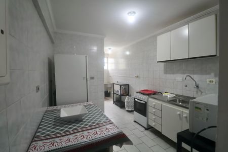 Cozinha de apartamento para alugar com 2 quartos, 97m² em Jardim Las Palmas, Guarujá