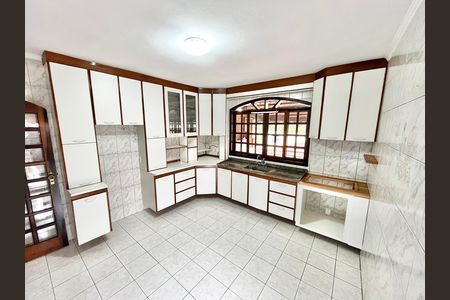 Casa para alugar com 120m², 2 quartos e 2 vagas Casa para alugar com 120m², 2 quartos e 2 vagasCozinha