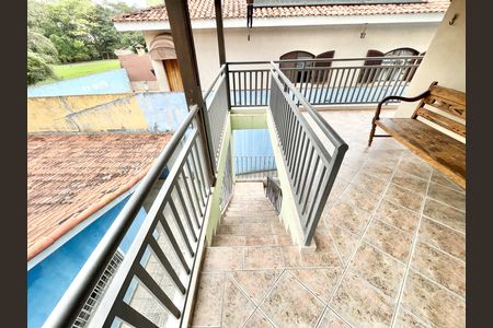 Casa para alugar com 120m², 2 quartos e 2 vagas Casa para alugar com 120m², 2 quartos e 2 vagasEscada