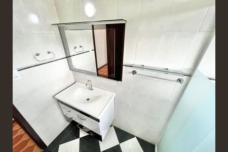 Casa para alugar com 120m², 2 quartos e 2 vagas Casa para alugar com 120m², 2 quartos e 2 vagasBanheiro