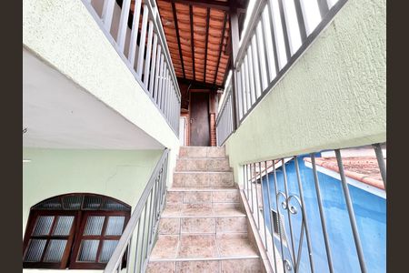 Escada de casa para alugar com 2 quartos, 120m² em Jardim Peri, São Paulo