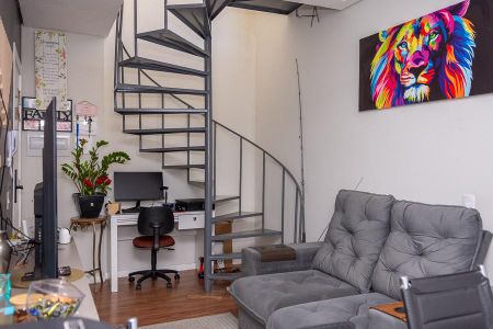 Sala e escada de acesso a cobertura de apartamento para alugar com 3 quartos, 130m² em Parque Liberdade, Americana